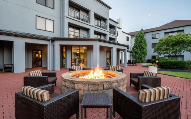Courtyard by Marriott Columbus Airport