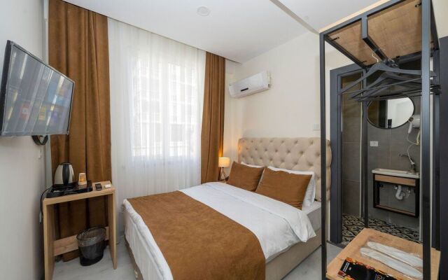 Gloria Airport Hotel