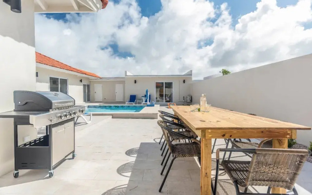 Breathtaking Prvt 4BR Pool Villa 5 Min to Beach