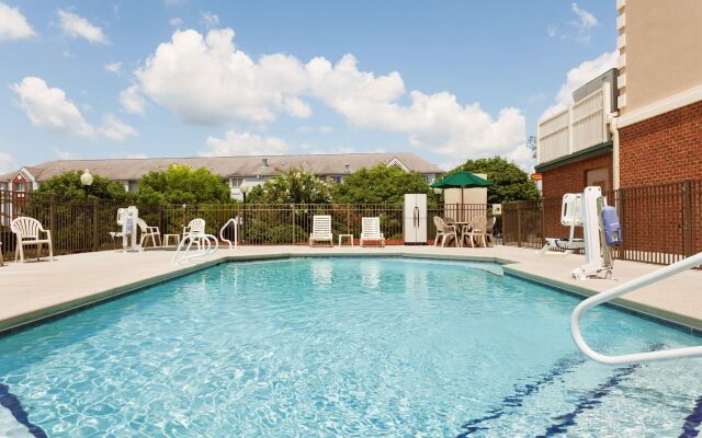 Country Inn & Suites by Radisson, Tifton, GA