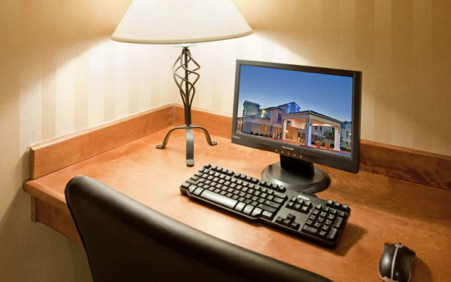 Comfort Inn & Suites Junction City - near Fort Riley