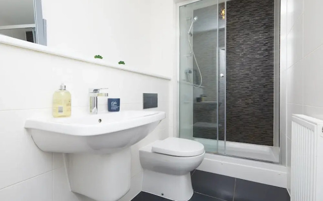Derby City 3 Bed House- Roof Terrace