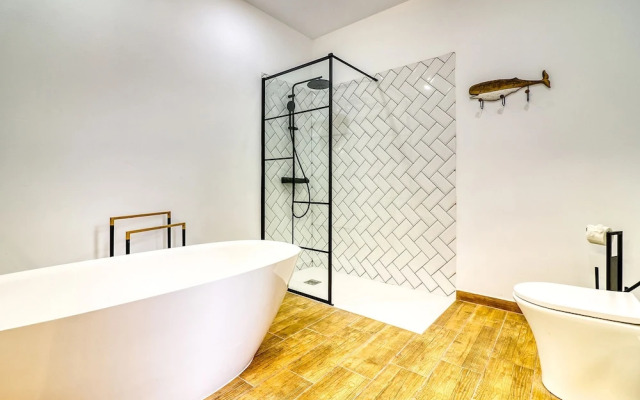 Special Home w Tropical Garden Near Seaside