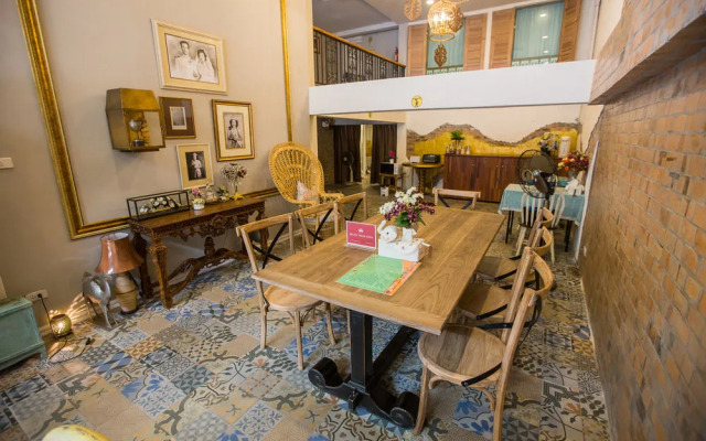 ZEN Rooms Manee Nopparat Soi 1