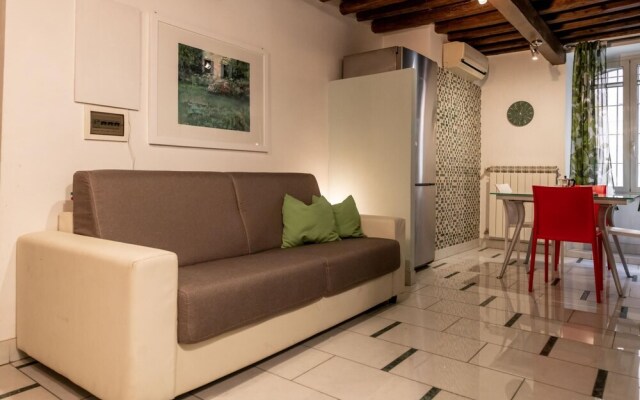 Elena in Roma with 1 bedrooms and 1 bathrooms