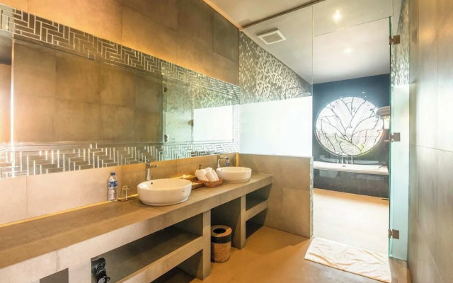 Exquisite 5BR Villa: Premier Luxury in Seminyak