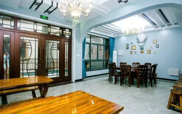 Half-corner Hostel