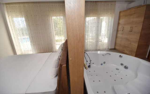 Villa Nail by Helaltatilvillari