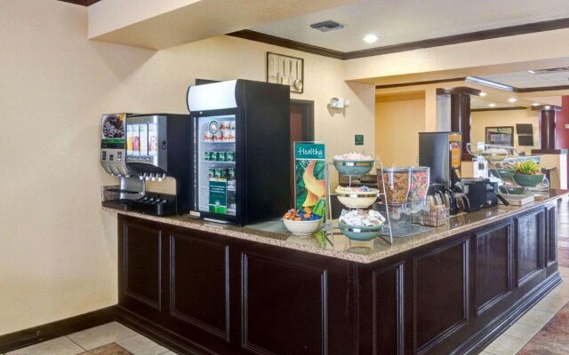 Quality Suites Houston IAH Airport - Beltway 8