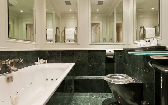 Gledhow Gardens by Onefinestay