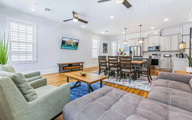 Spacious 4BR Condo with Pool