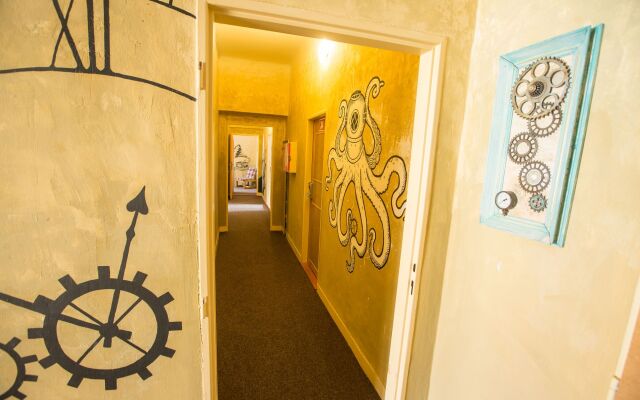 Hostel Advantage