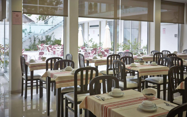 Welcome In - Suites & Hostel