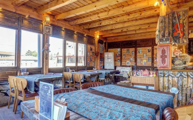 Nar-I Ask Cave Hotel