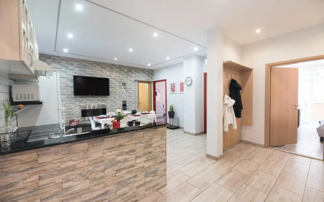 Ultra central large home with AC and balcony