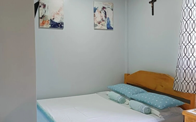 HM&B Backpackers Inn