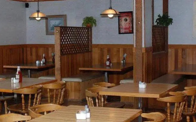 Triple J Hotel & Cabins