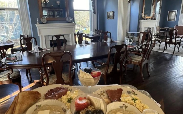 Front Street Inn