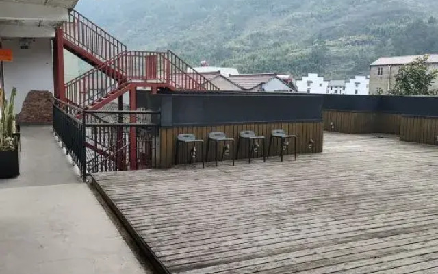 Door Woodworks Homestay