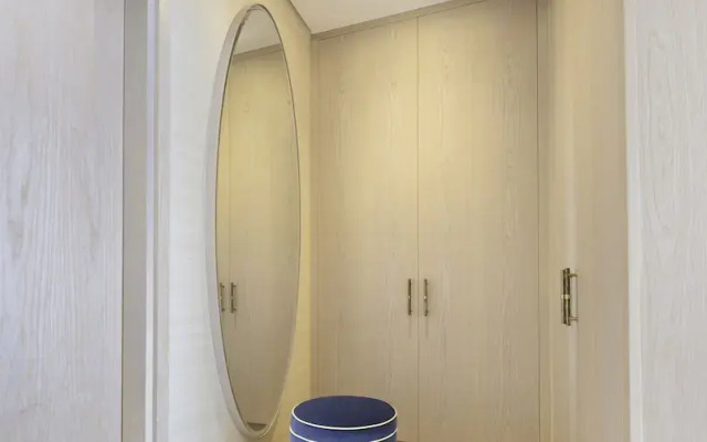 LUX Iconic Views at Palm Tower Suite 3