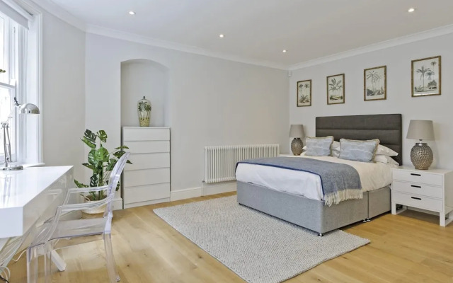 Huge Kensington Garden Flat