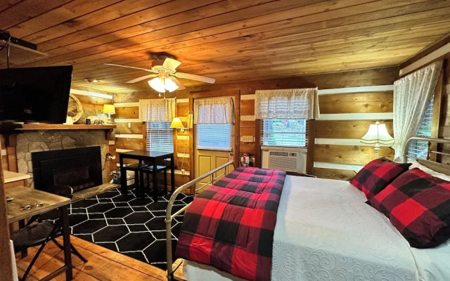 Mountainaire Inn and Log Cabins