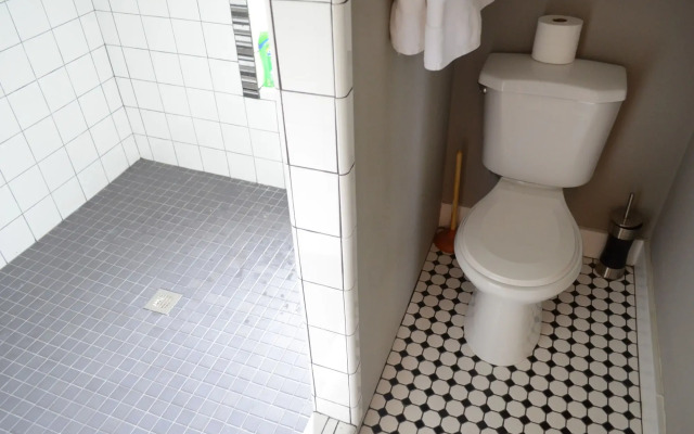 Modern B & B