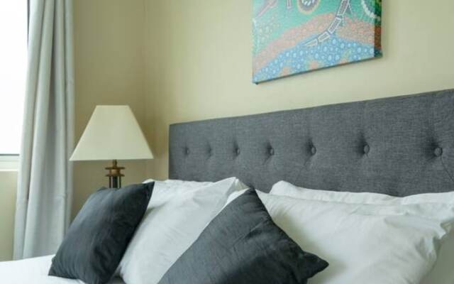 Comfortable 2 Bedroom Apartment With River Views
