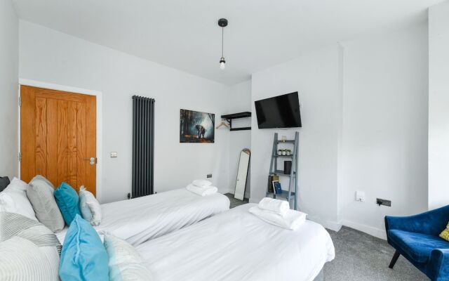 Long Eaton Modern 4bed House