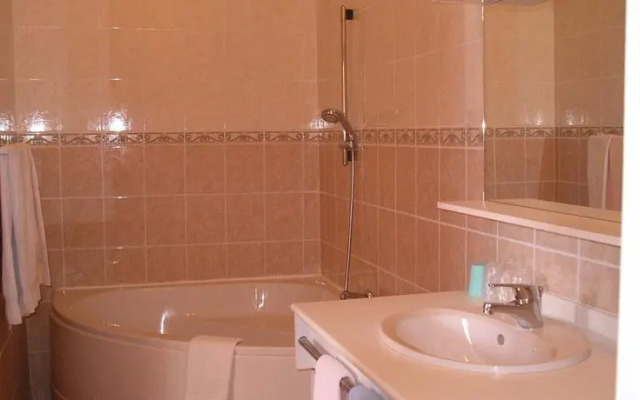 Hôtel Restaurant Du Chateau De Quineville