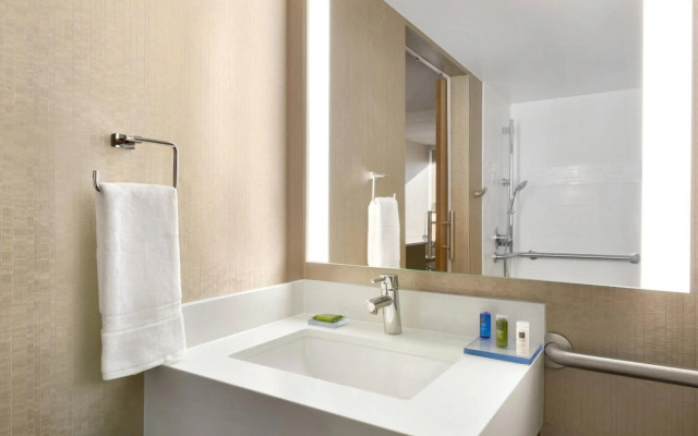 Skyline Hotel Detroit Airport, SureStay Collection by BW