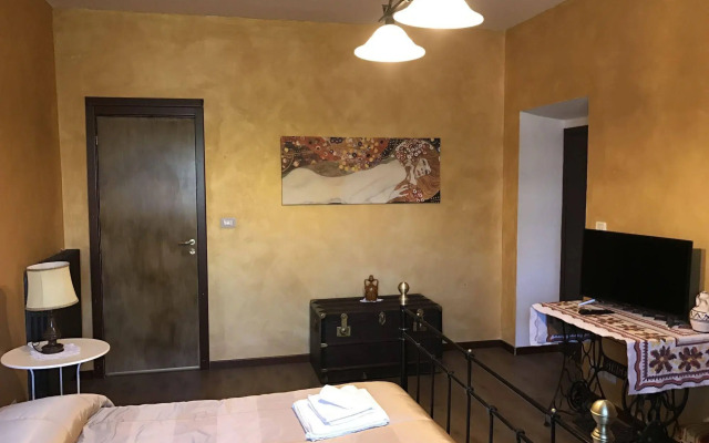 La Rosa Tra Le Vigne