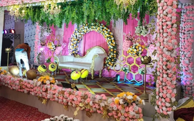 Hotel Vibrant Lawn And Banquet