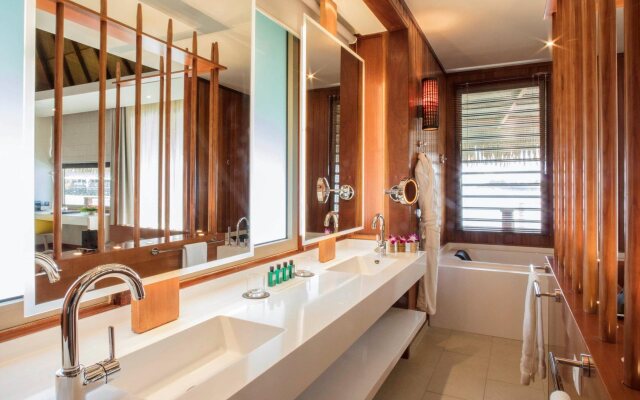 Tahiti Ia Ora Beach Resort