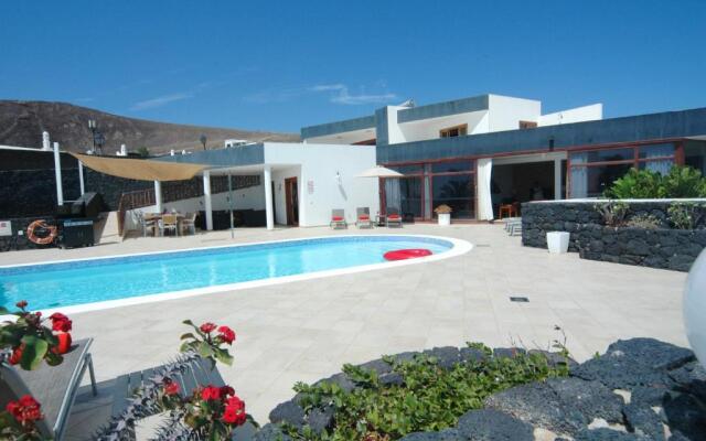 Villa Montana baja - A Stunning 7 Bedroom Villa - Perfect For Large Families And Friends