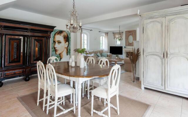 Plush Villa in Saint Tropez with Artistic Interiors & Pool