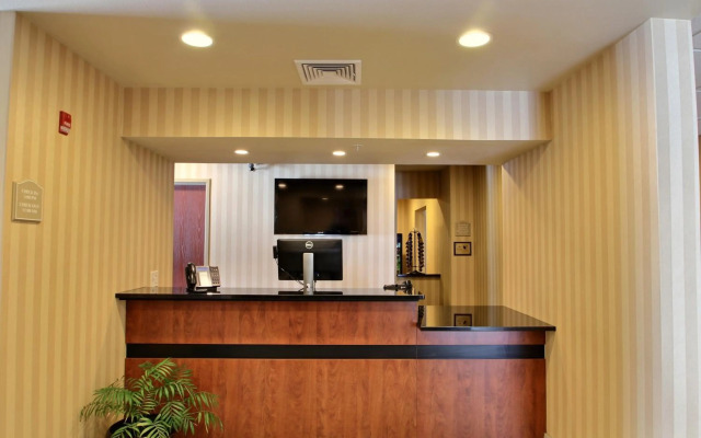 Cobblestone Inn & Suites - Brillion