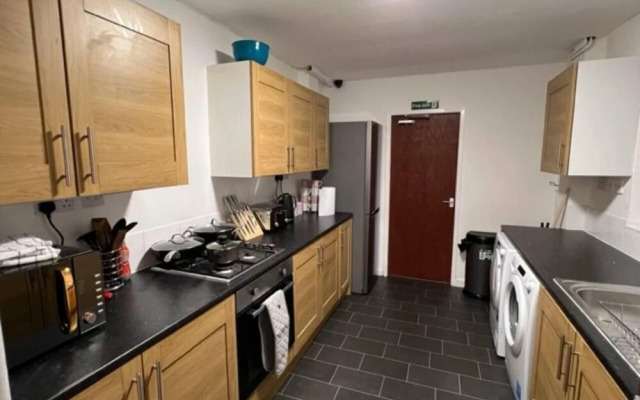Immaculate 4-bed House Near Anfield and Goodison