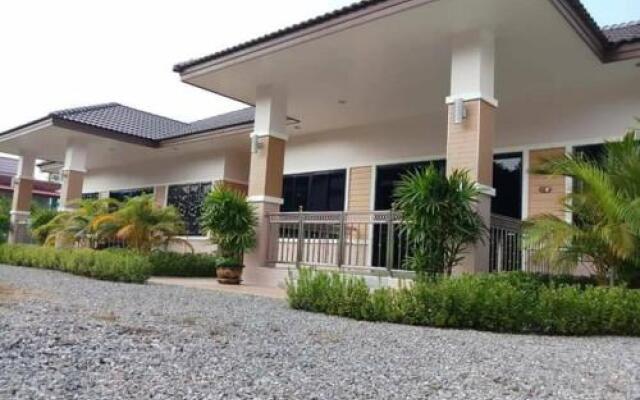 Parawee Resort