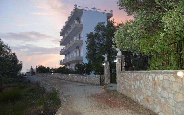Mihalis Apartments