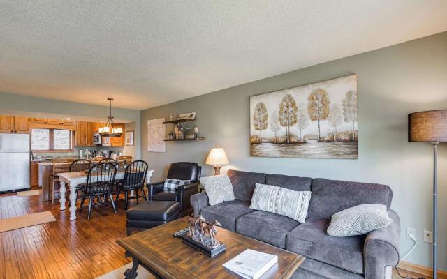 Galena Townhome w/ Deck & Golf Course View!