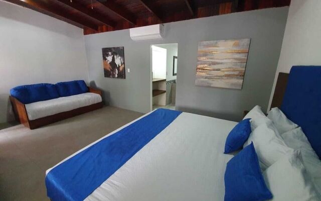 Hotel Blue Marlin - Nightclub & Sports Bar on Site