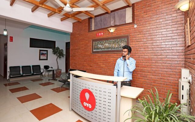 OYO 9962 Mascot Residency