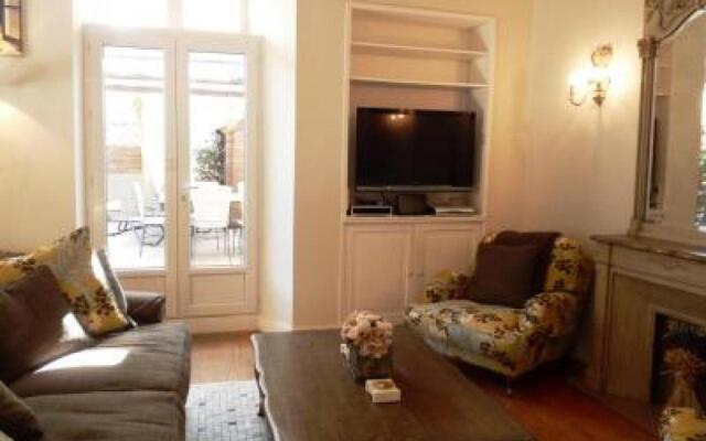 Beautifully decorated two bedroom apartment in the heart of Cannes five minutes walk from Palais 409