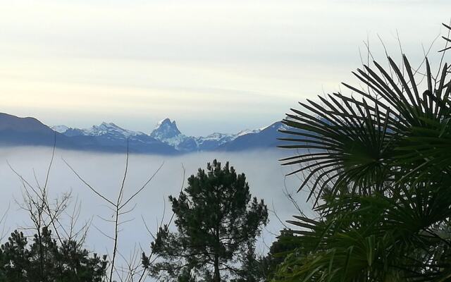 House With 2 Bedrooms In Gan, With Wonderful Mountain View, Furnished Garden And Wifi 45 Km From The Slopes