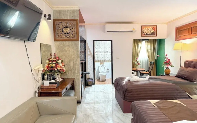 Chiangmai Lanna & Modern Loft  Hotel