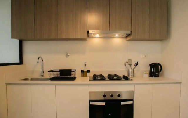 w Modern 3BR w Balcony Near Kennedy Park
