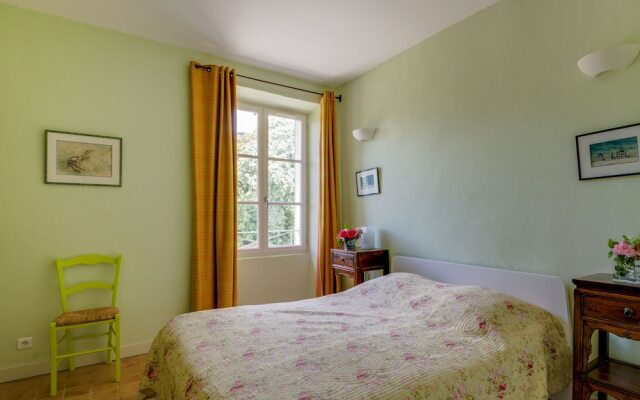 Secluded Holiday Home in Rustrel With Swimming Pool