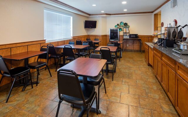 Days Inn by Wyndham Thornton