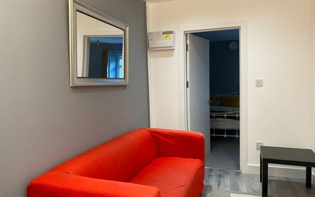 Bright 2br,sleeps 6 - Bridgend Centre, Train Link